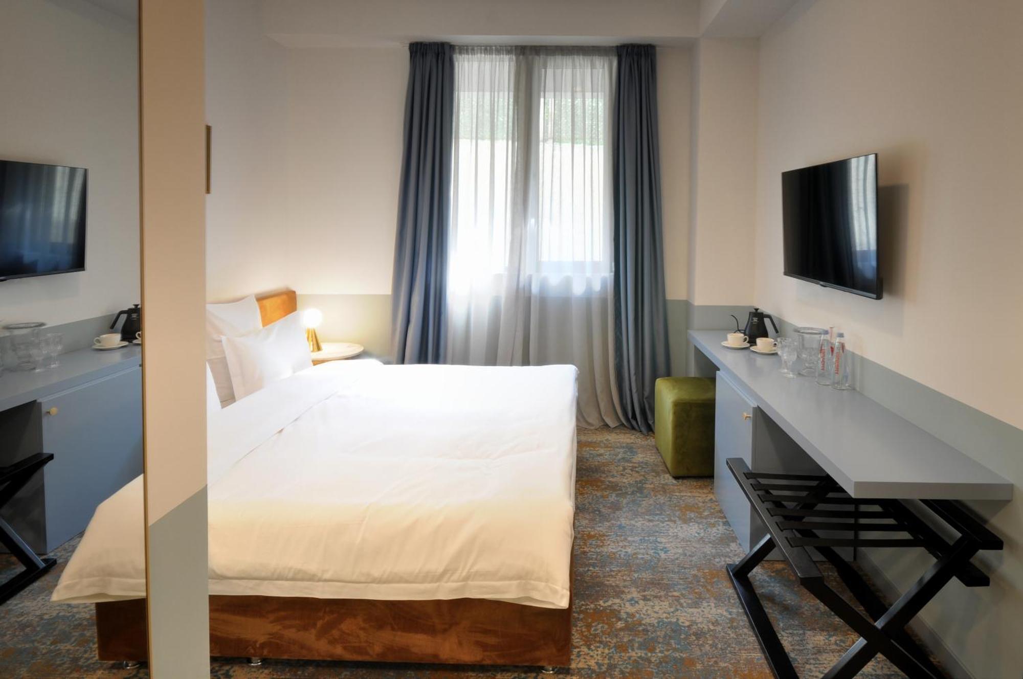 טביליסי Castor & Pollux Hotel מראה חיצוני תמונה