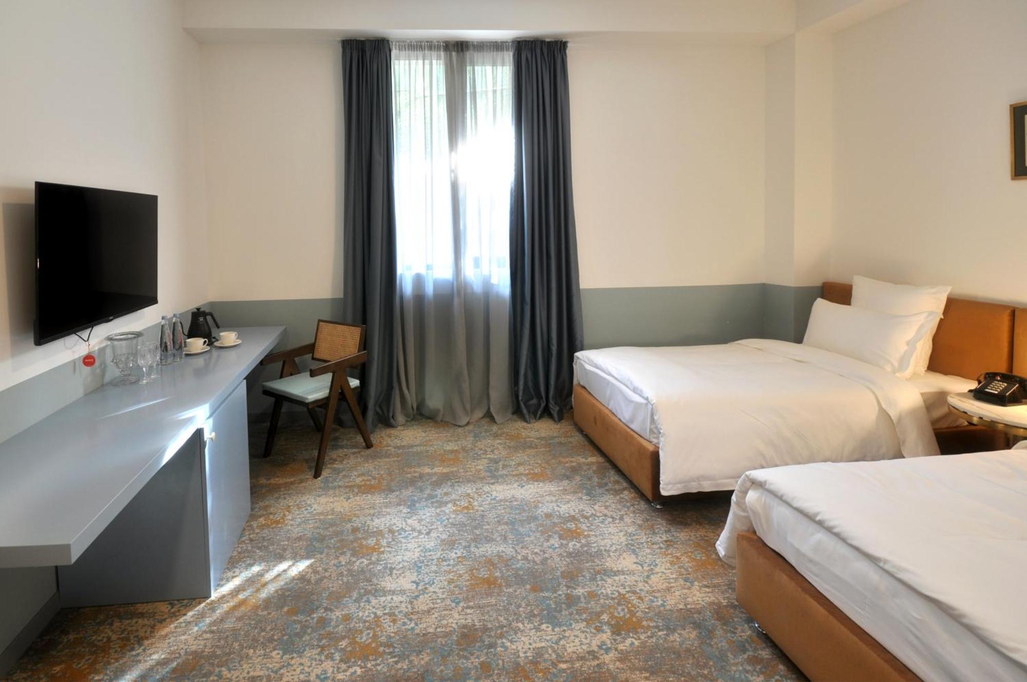 טביליסי Castor & Pollux Hotel מראה חיצוני תמונה
