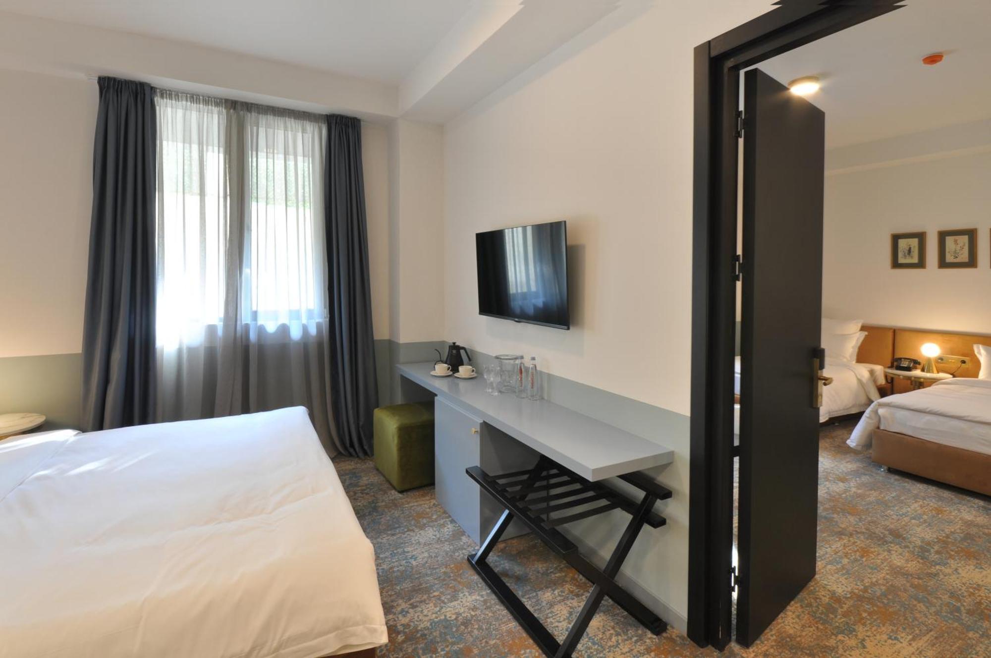 טביליסי Castor & Pollux Hotel מראה חיצוני תמונה